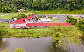 Lloyd'S On The River Country Inn By Oyo